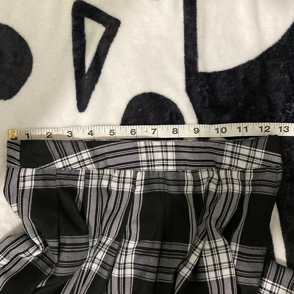 Forever 21 Black and White Plaid Skirt, Size Small - Picture 6 of 7